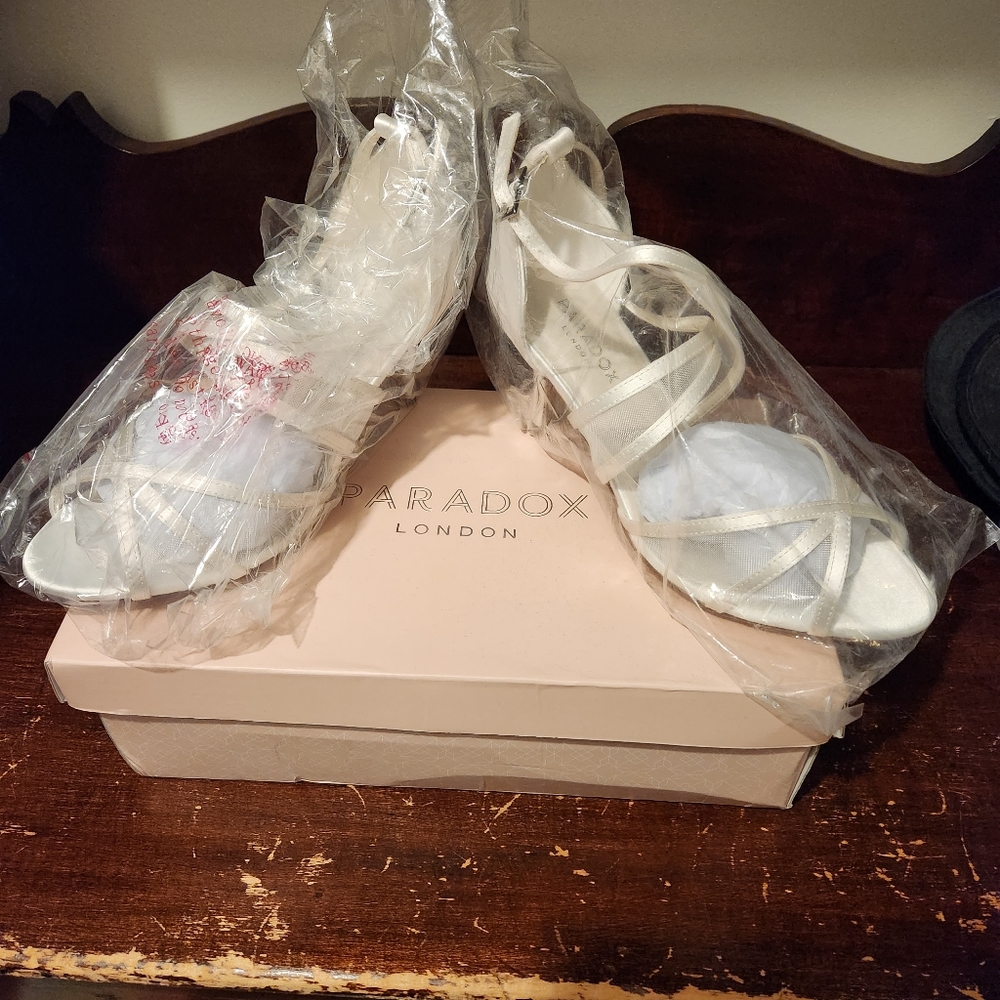 Low heels wedding or special occasion. Ivory and satin size 7.5